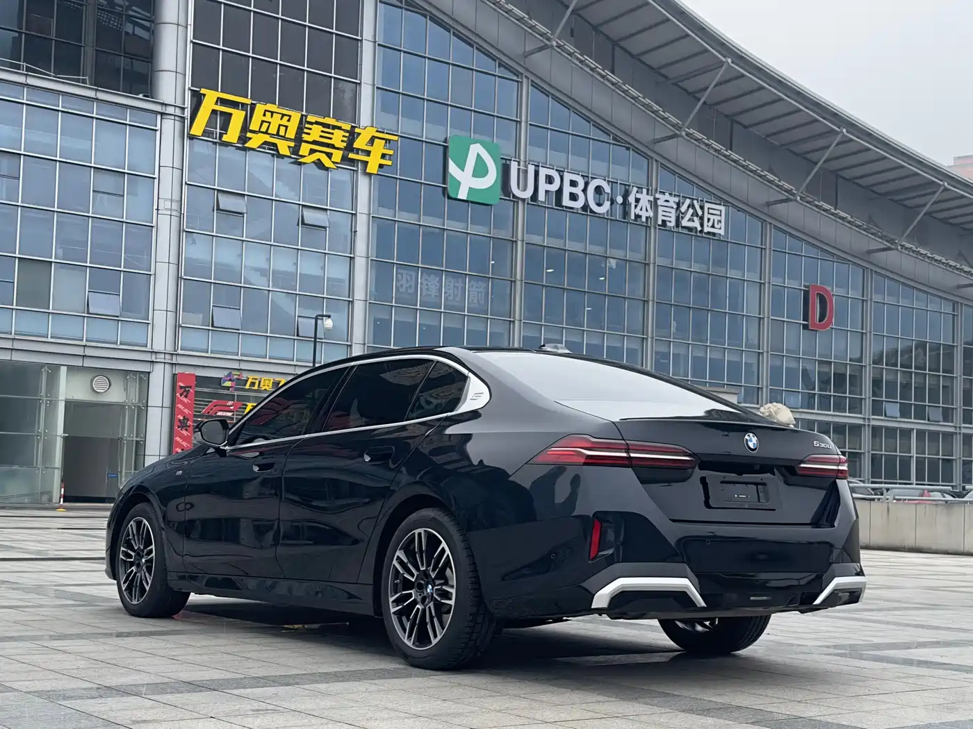 BMW 5 Series 2024 530Li Leading M Sport Package фото 6