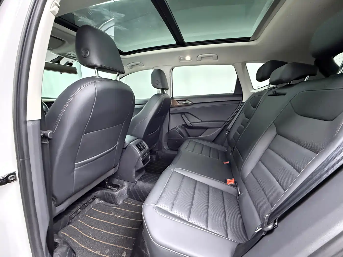 Volkswagen Tharu 2022 280TSI FWD Luxury Edition фото 9