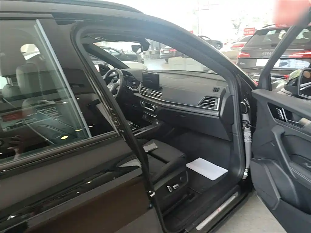 Audi Q5L 2024 Model 40 TFSI Luxury Dynamic фото 11