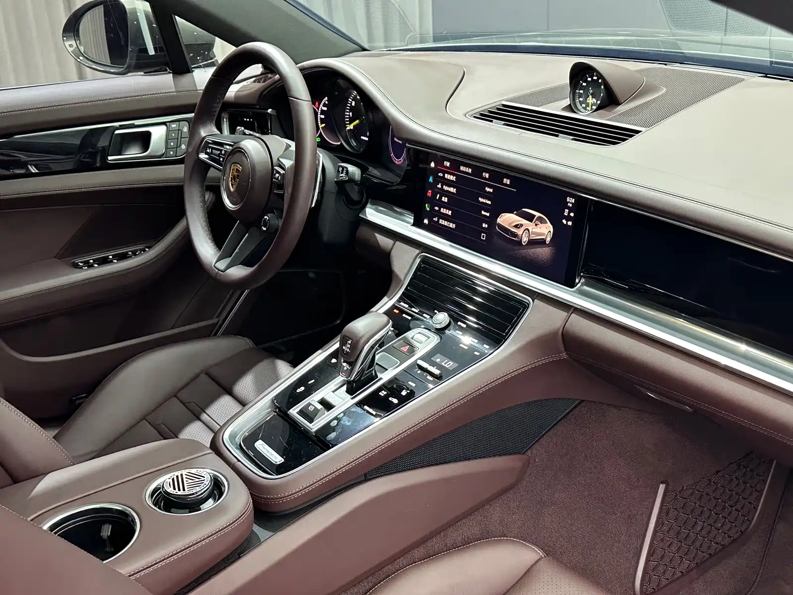 Photo 27 - Porsche Panamera New Energy