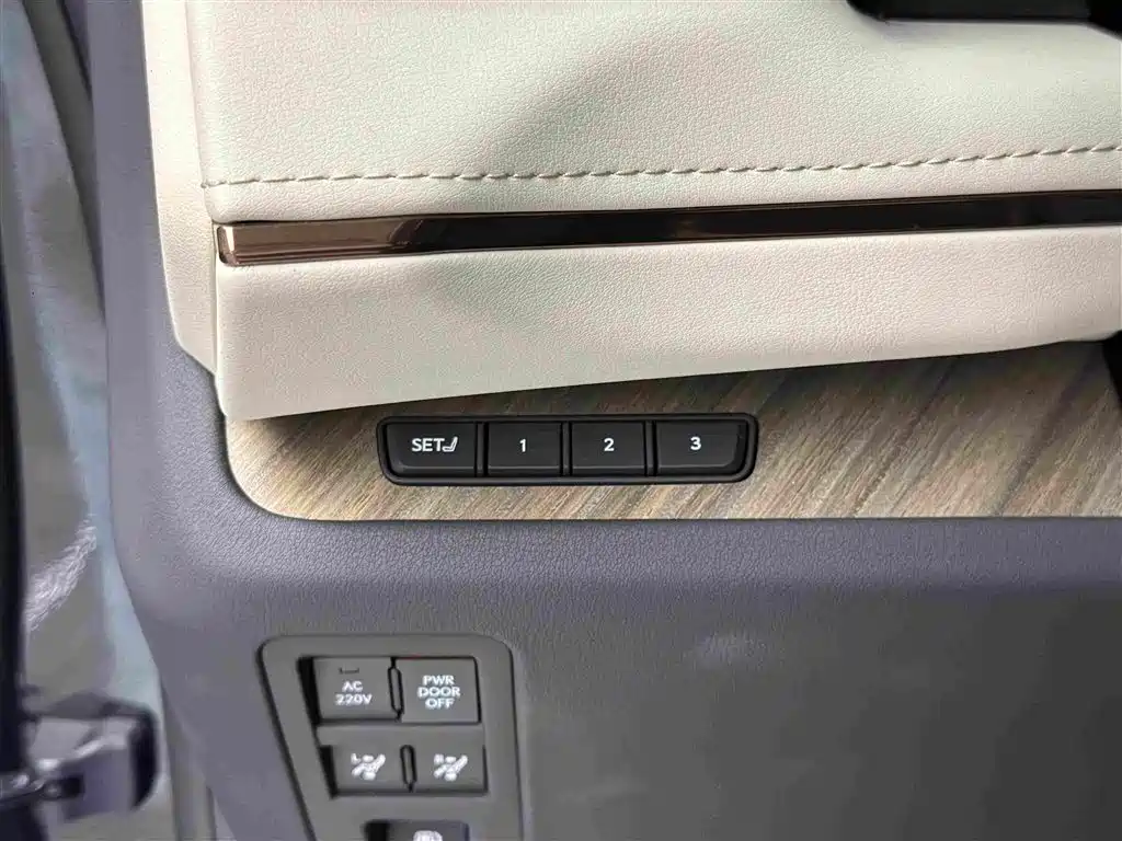 Lexus LM 2024 2023 500h 6-Seater Prestige Edition