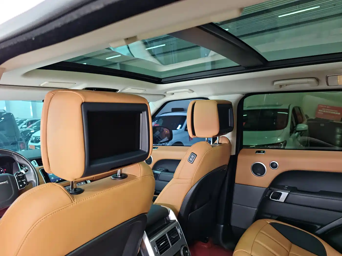 Land Rover Range Rover Sport 2022 3.0 L6 Gloss Black Edition фото 12