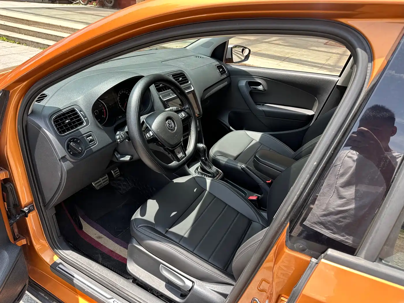 Volkswagen Polo 2014 1.6L Cross Polo Automatic фото 4