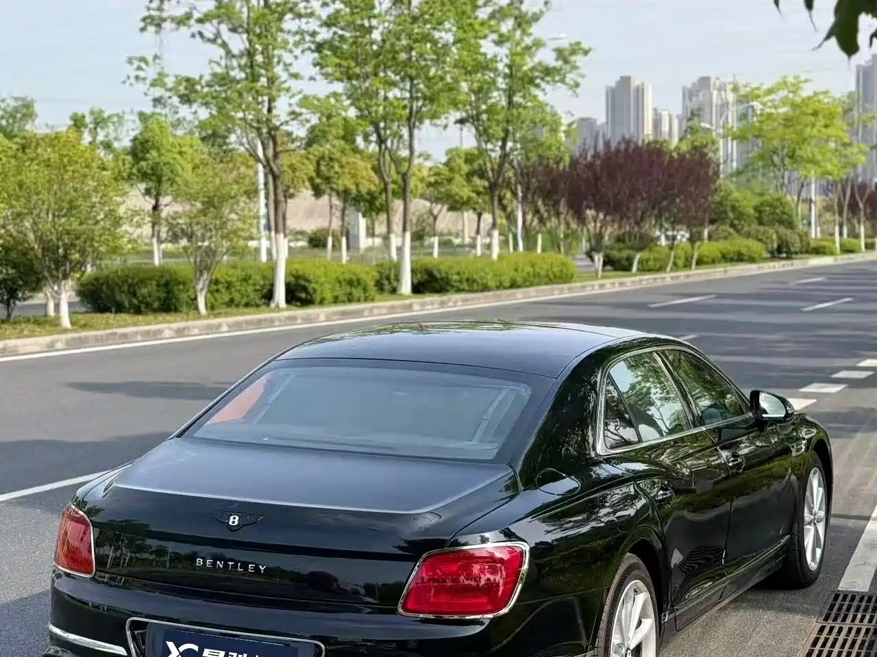 Bentley Flying Spur 2021 4.0T V8 Standard Version фото 6