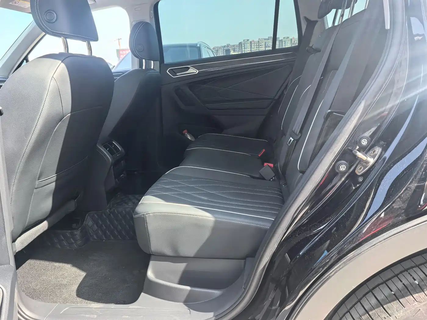 Volkswagen Tiguan L 2024 330TSI Automatic 2WD R-Line Premium Enjoyment Edition фото 8