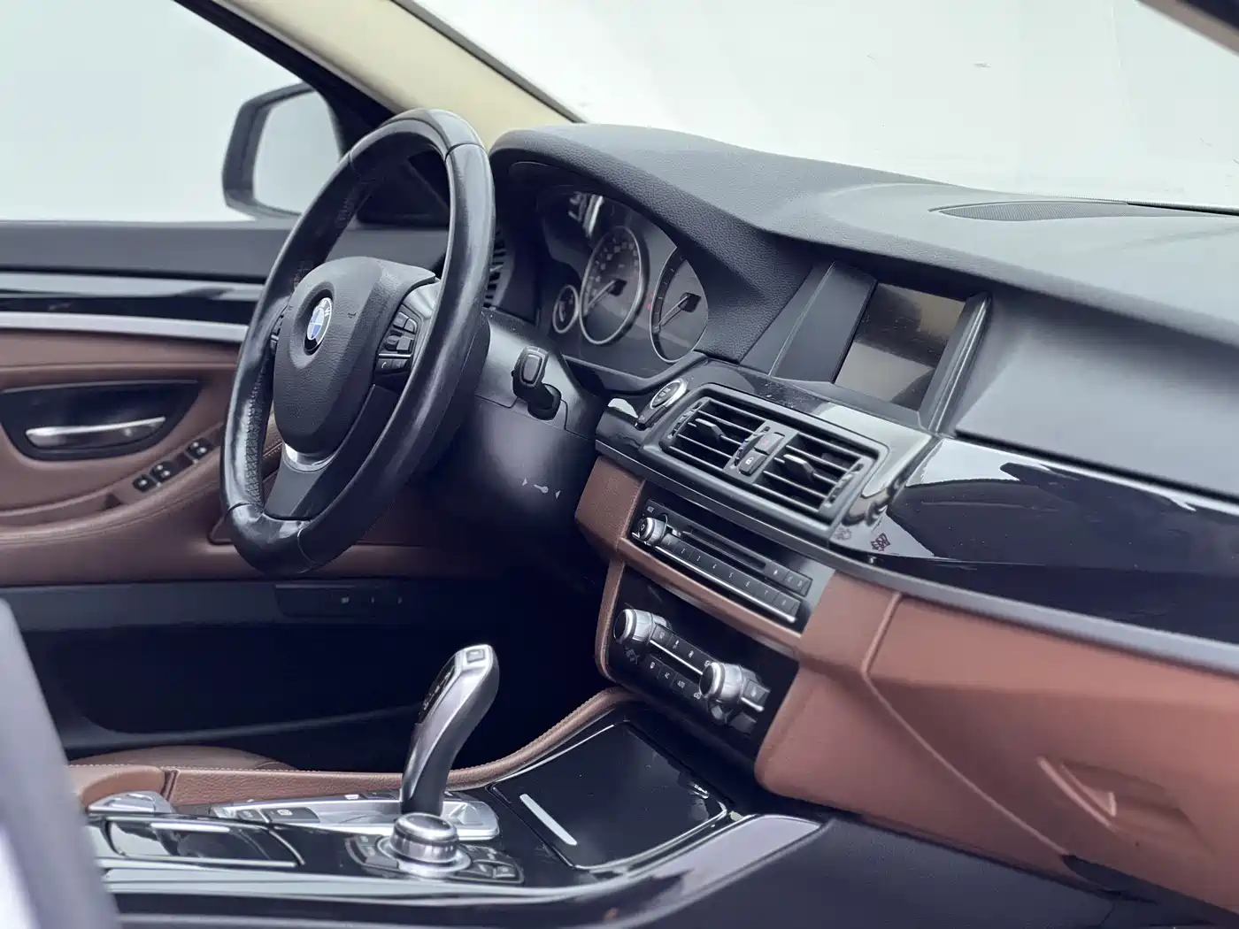 BMW 5 Series 2017 520Li Classic Edition фото 13