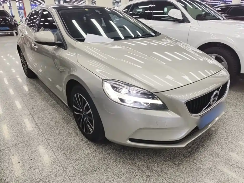 2018 Volvo V40