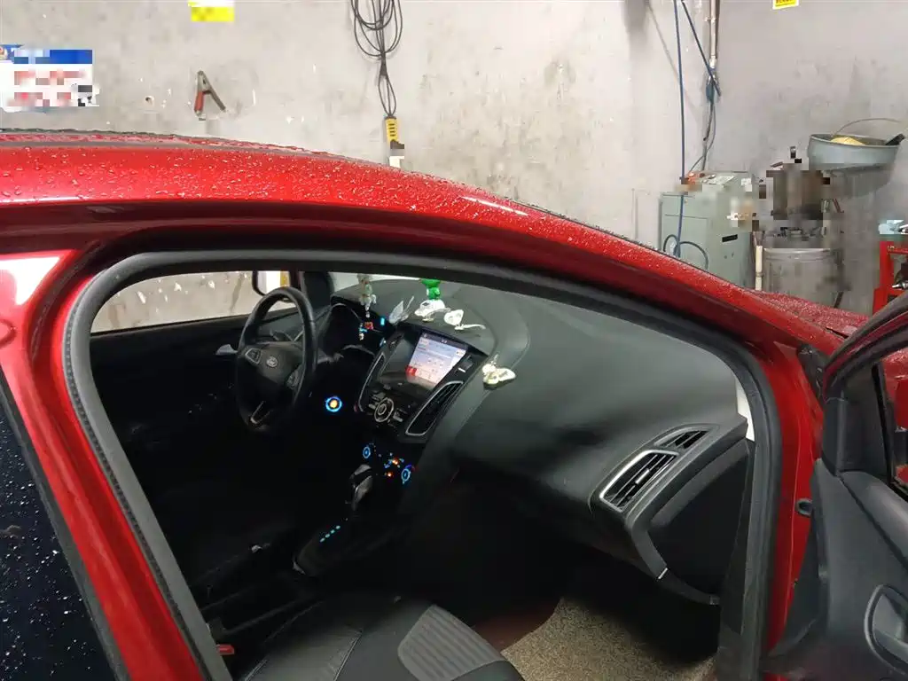 Фото 20 - Ford Focus