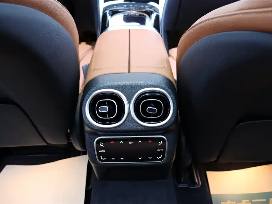 Mercedes-Benz GLC 2023 GLC 260 L 4MATIC Sport 5-seater фото 20