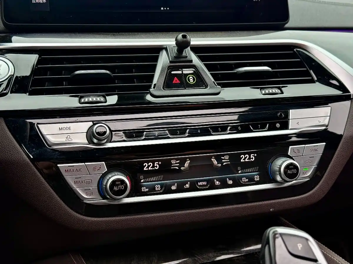 BMW 6 Series GT 2021 630i M Sport Grand Tourer Edition фото 24