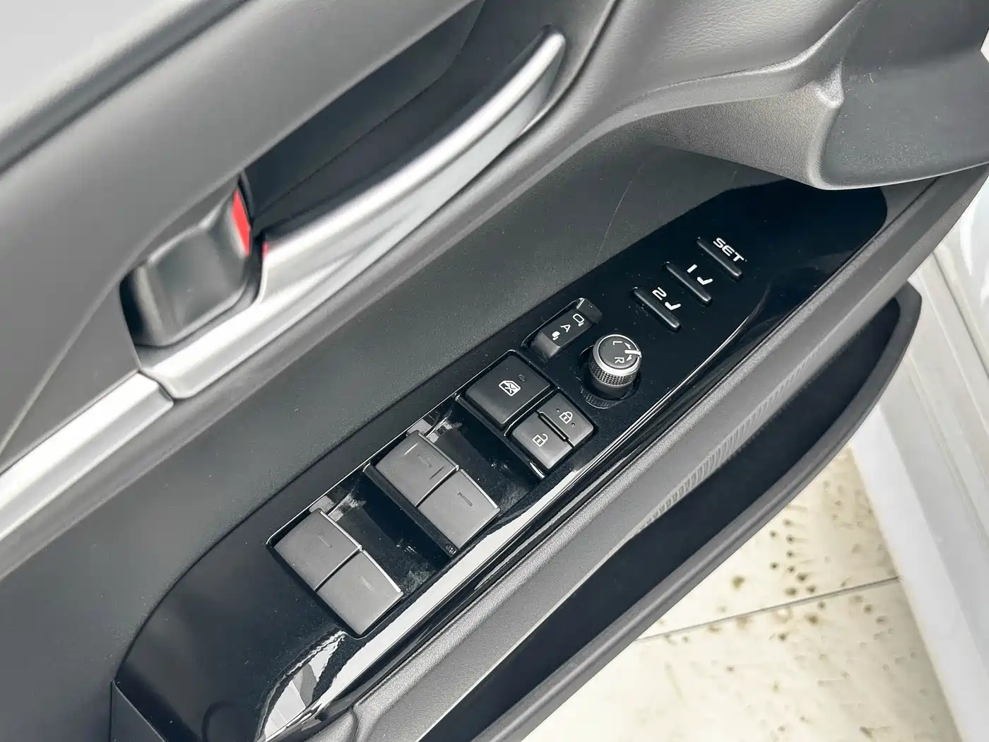 Toyota Camry 2024 Hybrid 2.5HG Premium Edition фото 11