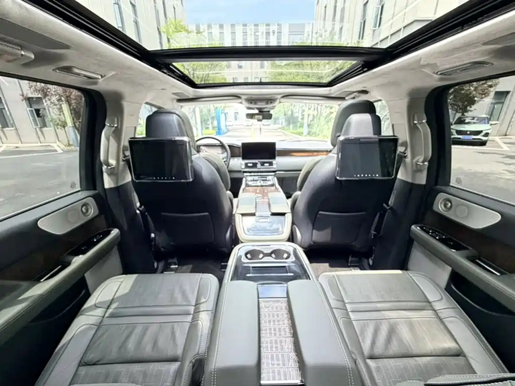 Lincoln Navigator 2023 2022 3.5T Presidential Edition