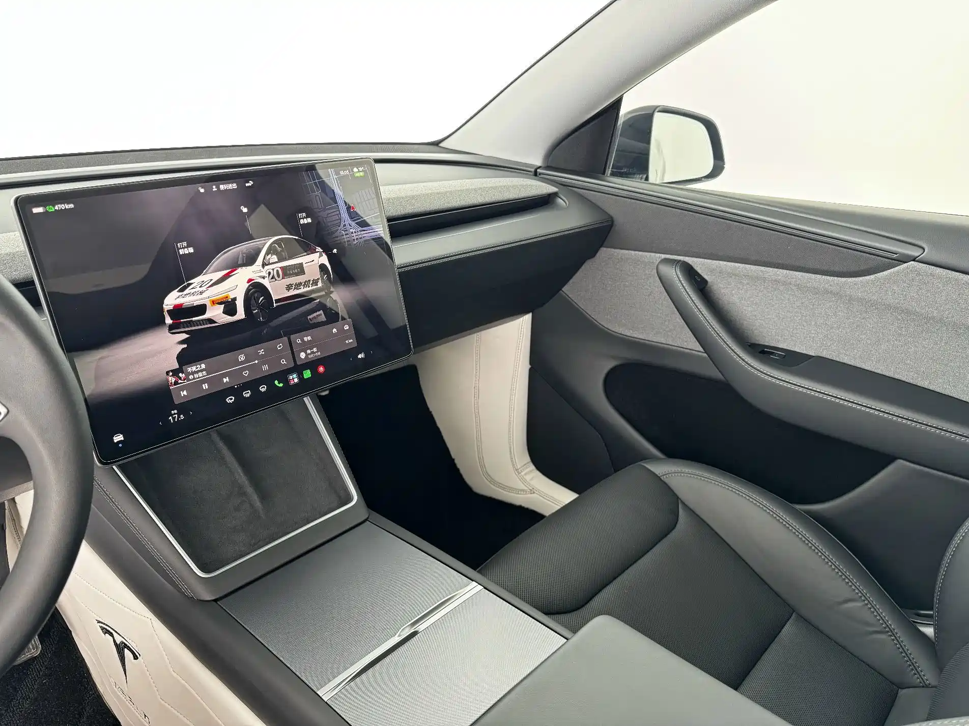 Photo 11 - Tesla Model Y
