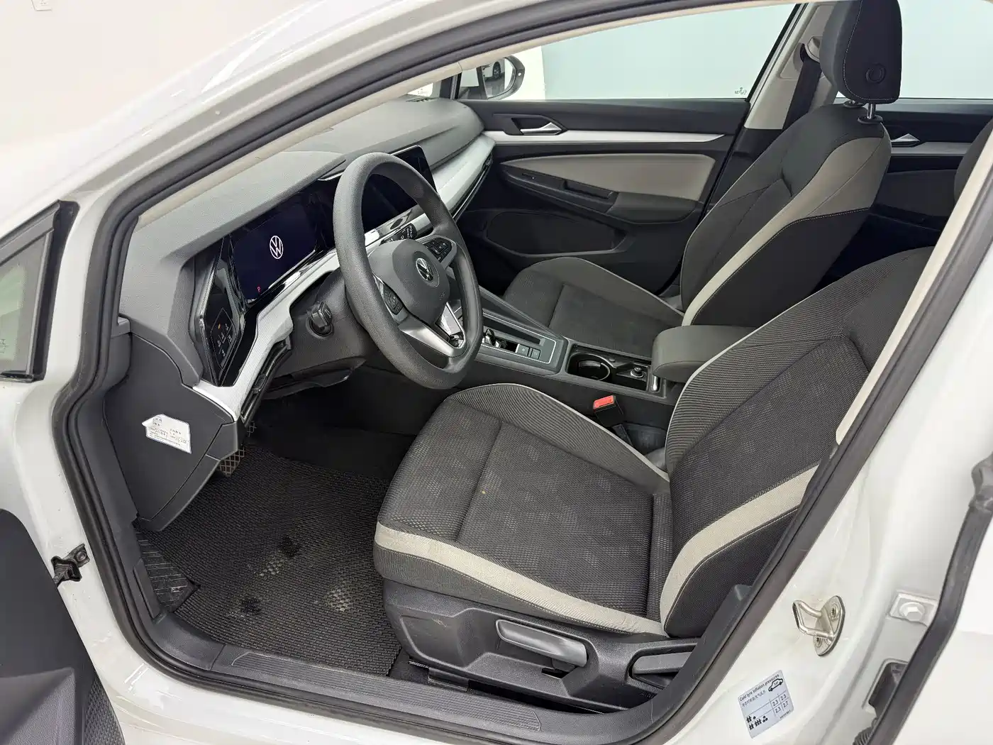 Volkswagen Golf 2023 Model 200TSI DSG фото 8