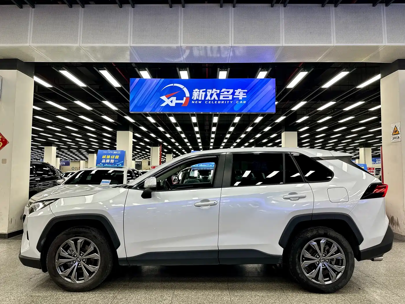 Toyota RAV4 Rongfang 2023 2.0L CVT 2WD Fashion Edition фото 3