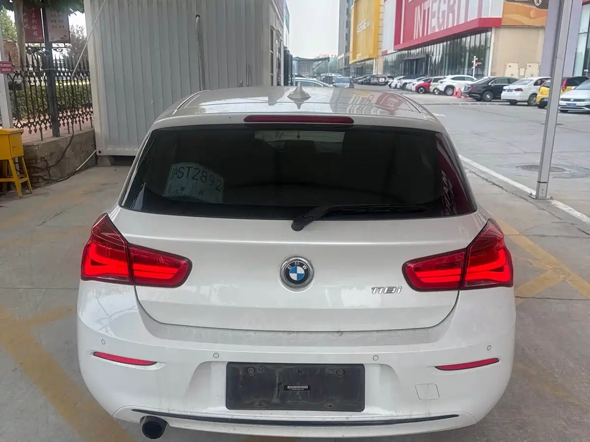 BMW 1 Series (Import) 2018 2018 118i Sport Design Package