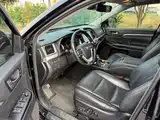 Photo 7 - Toyota Highlander