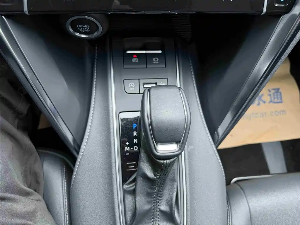 Toyota Venza 2023 2.0L CVT FWD Luxury фото 11