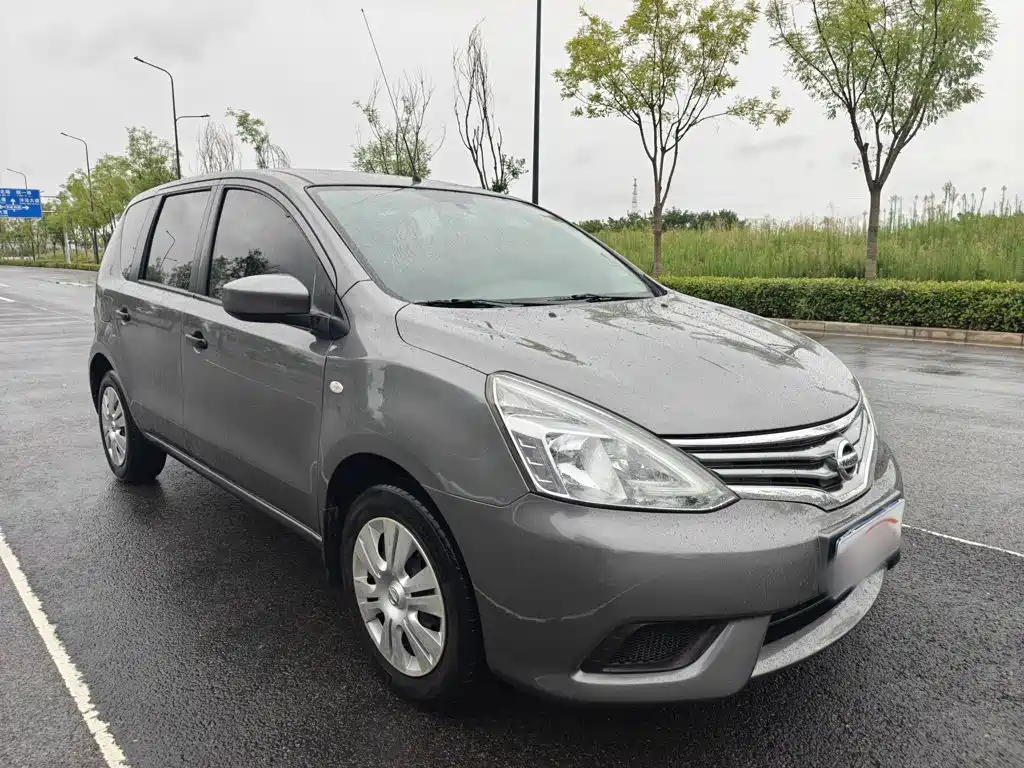 Фото 8 - Nissan Livina