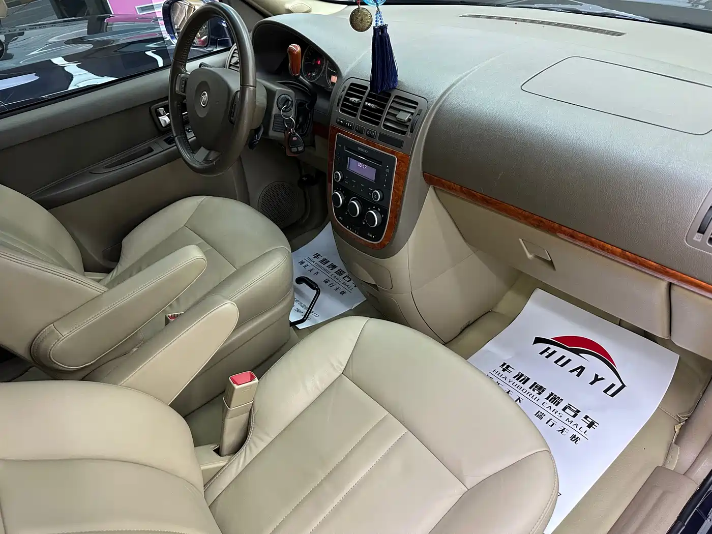 Buick GL8 2011 2.4L LT Executive Edition фото 16