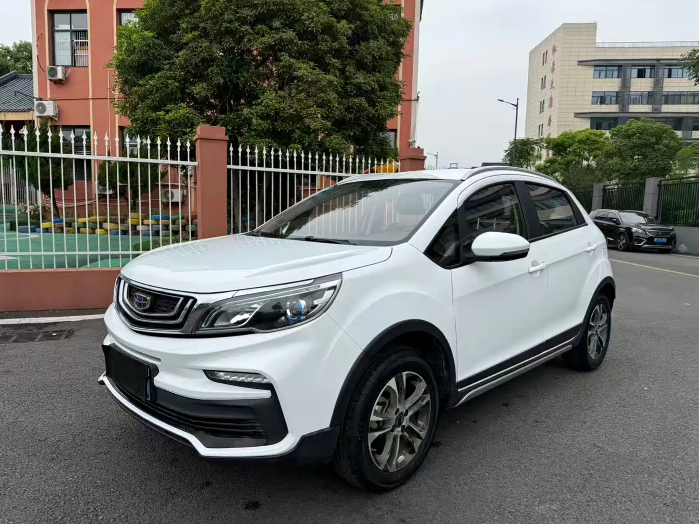 Фото 3 - Geely Vision X3