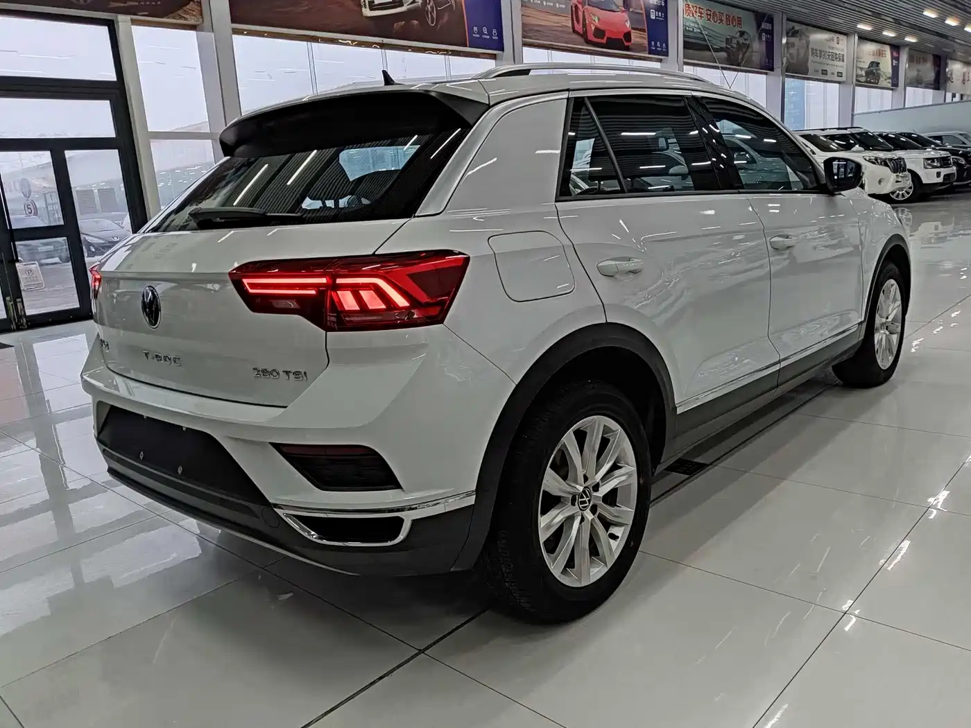 Volkswagen T-ROC 2022 280TSI DSG 2WD Elite PLUS фото 4