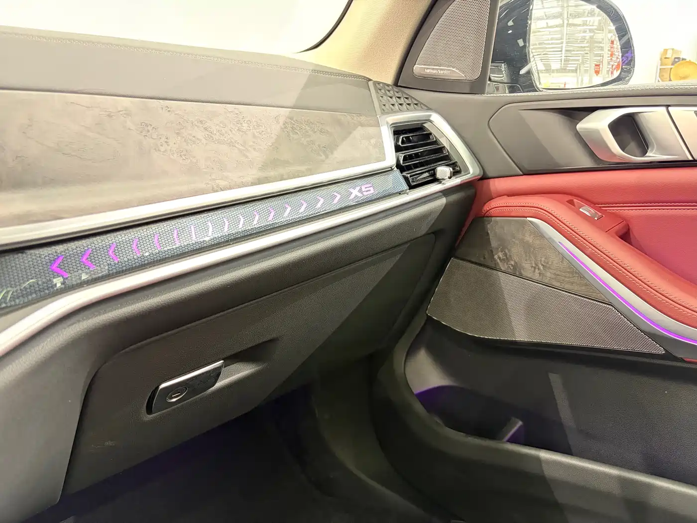 BMW X5 2025 Model xDrive 30Li Exclusive M Sport Blackout Package фото 15