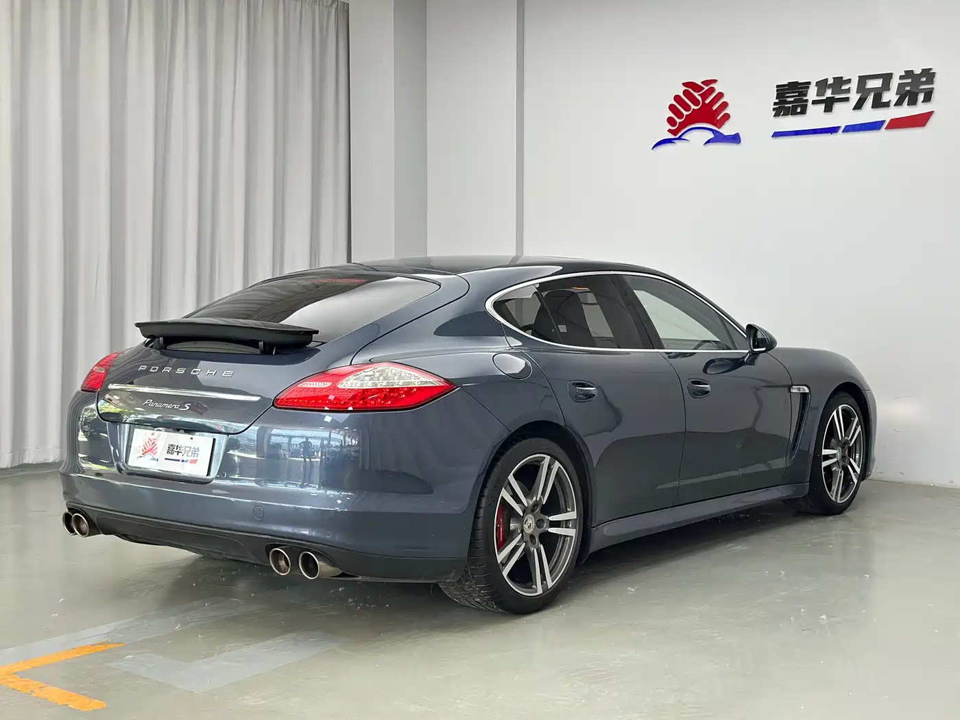Porsche Panamera 2010 Model Panamera S 4.8L фото 9