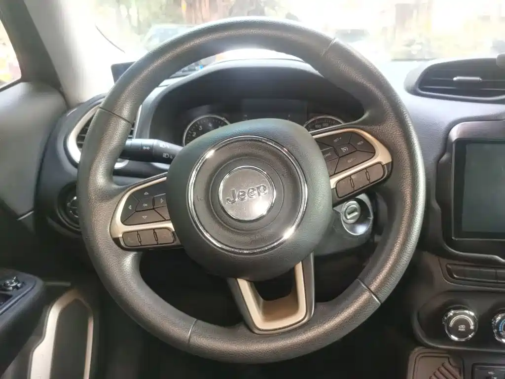 Jeep Renegade 2018 2017 180T Automatic Kinetic Edition+