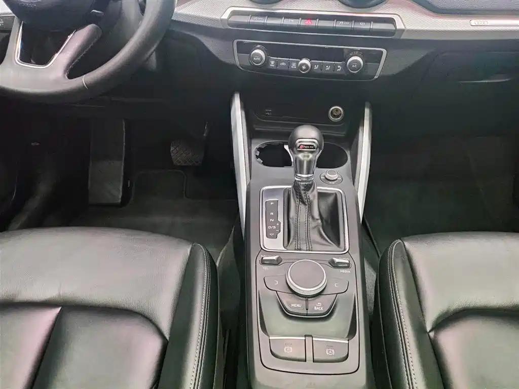 Фото 22 - Audi Q2L