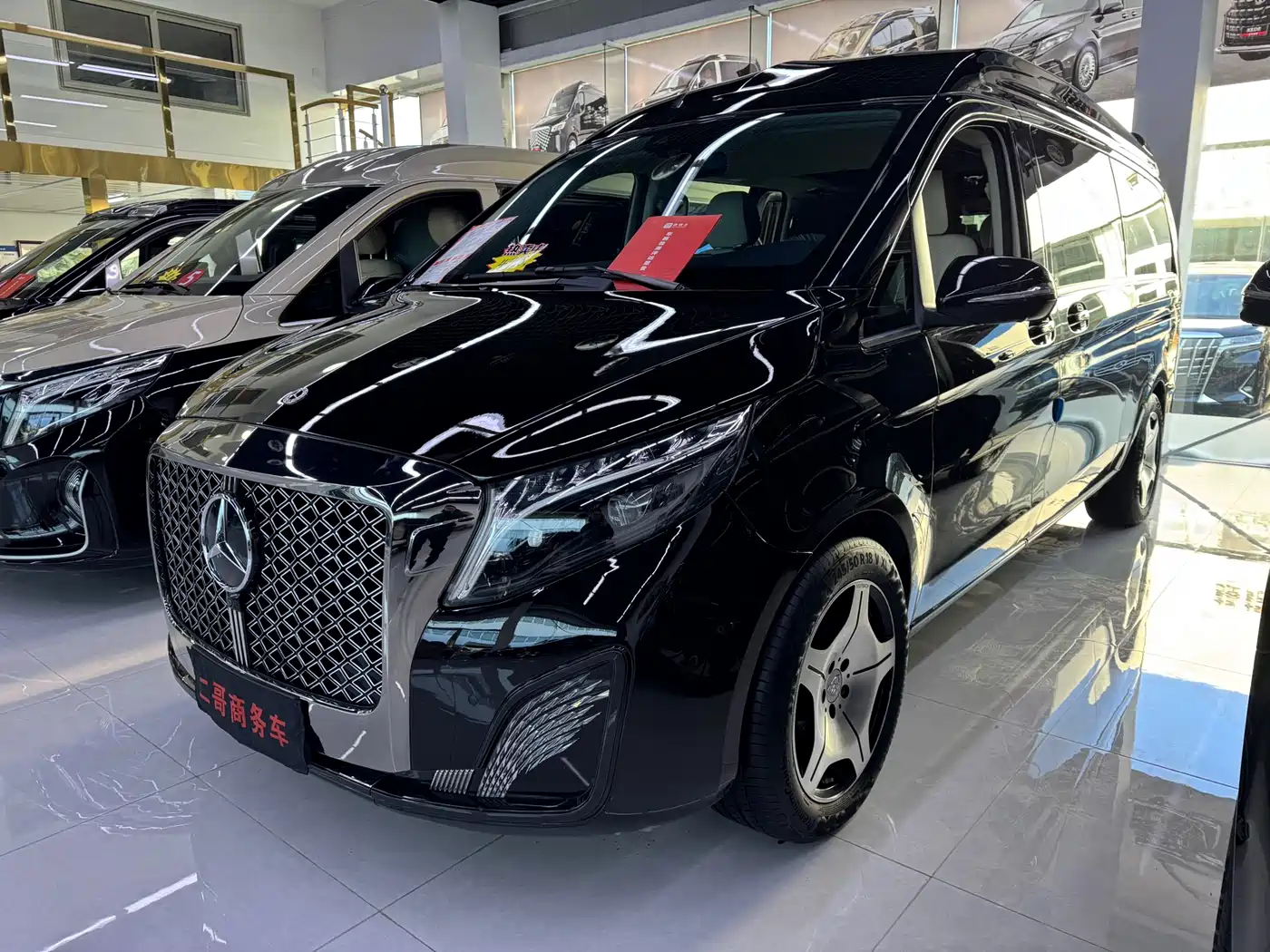 Mercedes-Benz V-Class 2022 V 260 L Long Wheelbase Luxury Edition фото 3