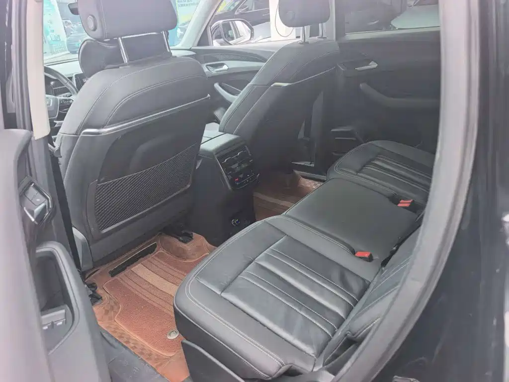 Photo 7 - Audi Q6