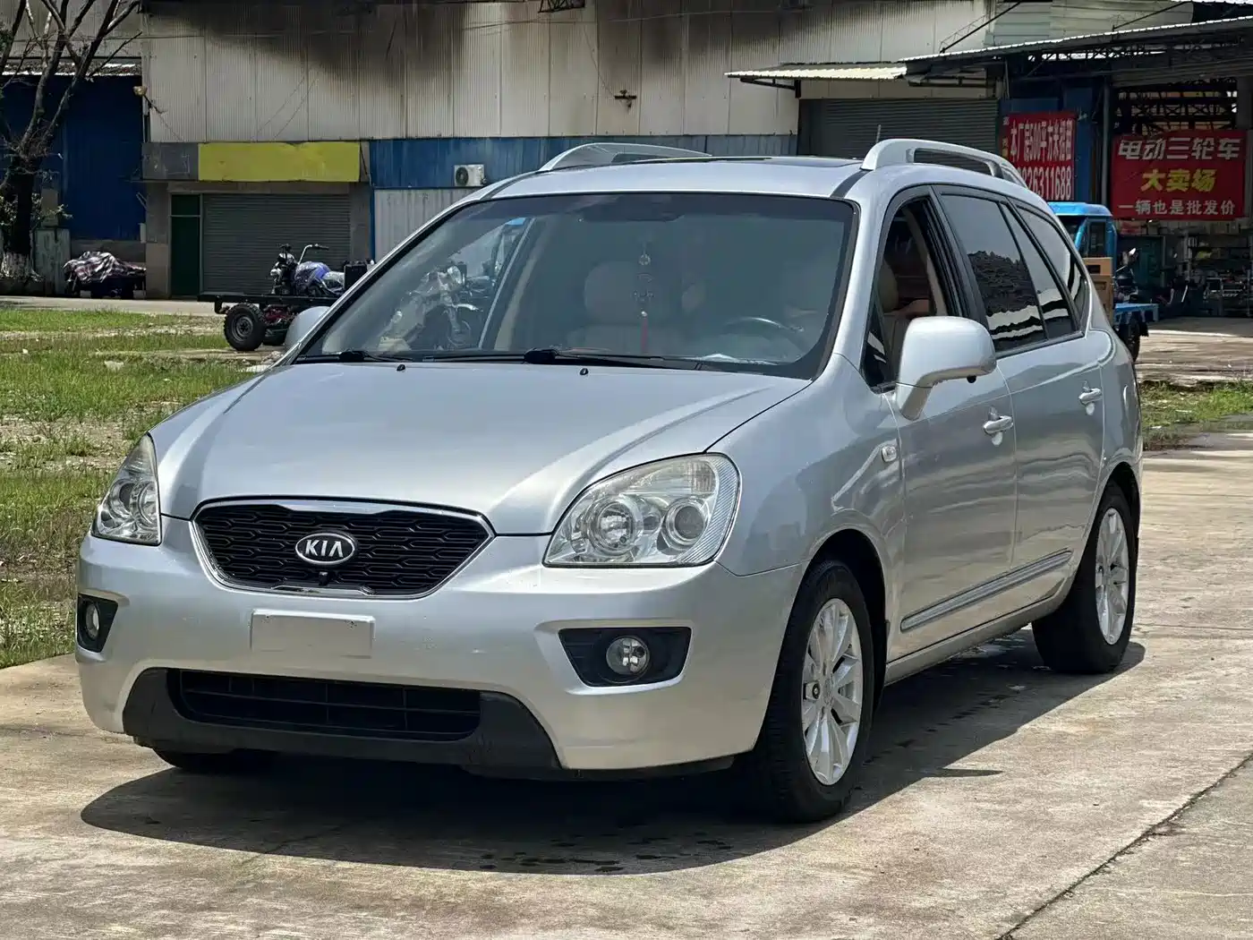 Kia Carens 2011 2011 2.0L 7-seat Automatic Comfort