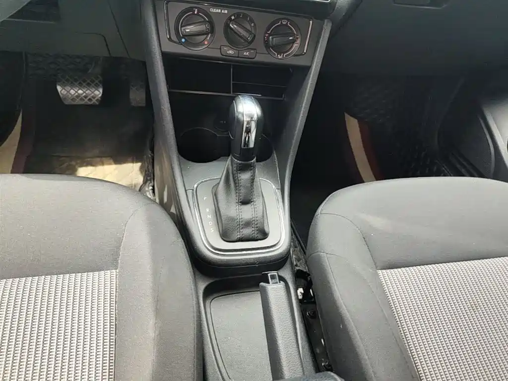 Volkswagen Polo 2018 1.5L Auto Safe Drive фото 13