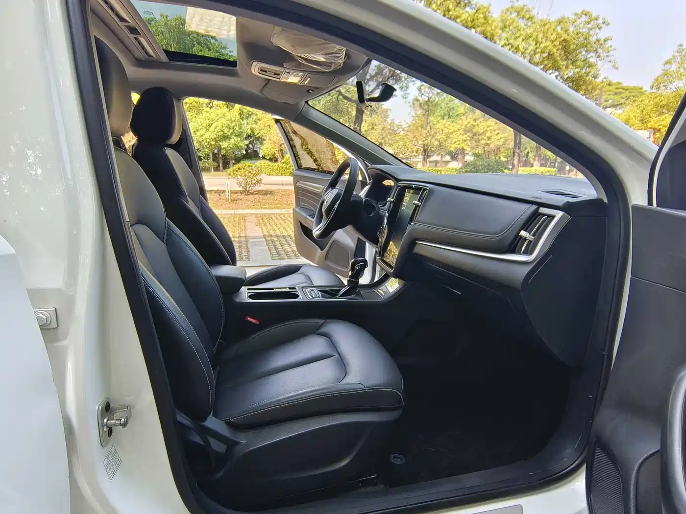 Roewe i6 2020 2020 PLUS 1.6L CVT 4G Connected Glory Holographic Edition