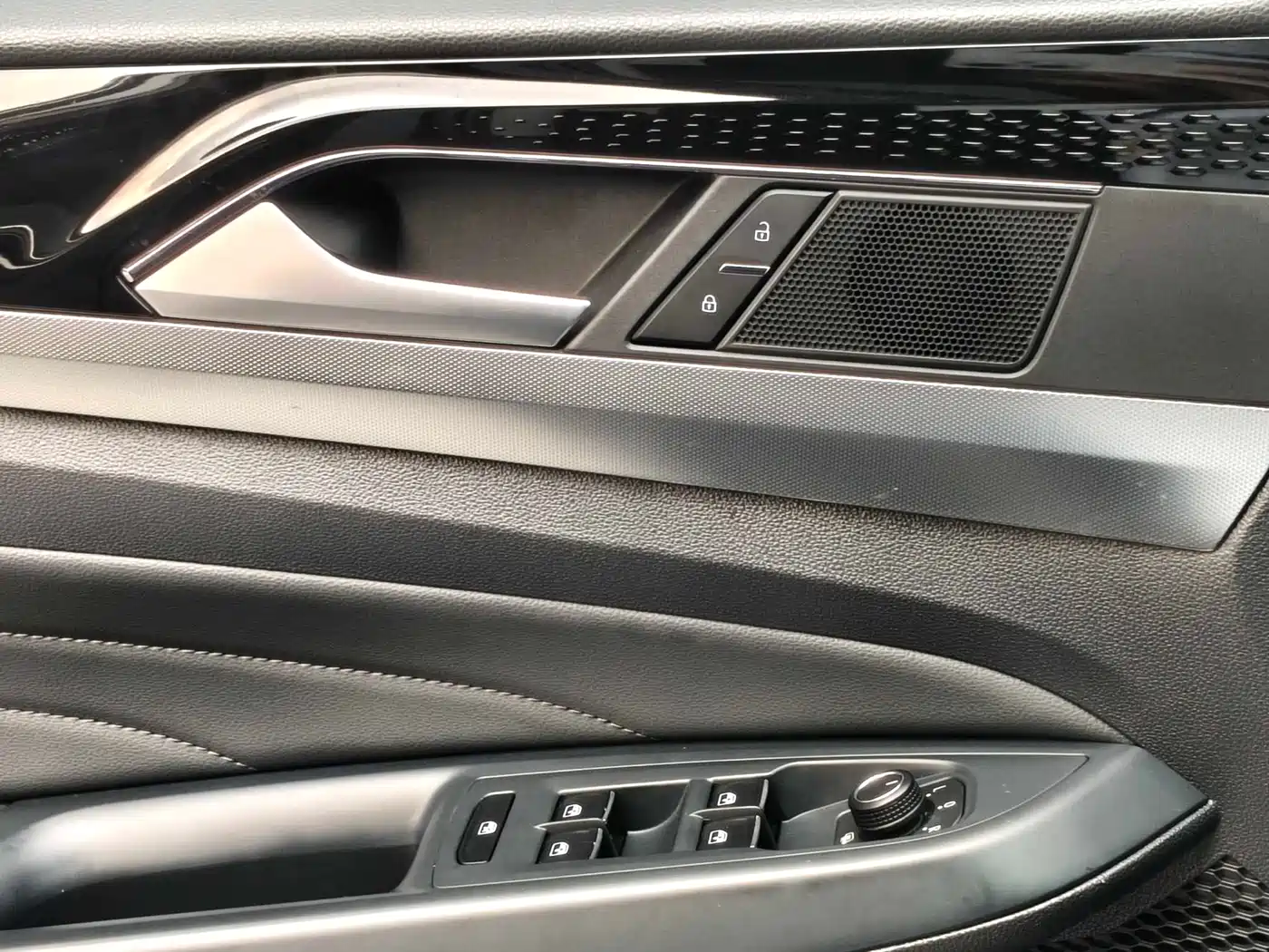 Volkswagen Passat 2022 330TSI Starlight Elite Edition фото 22