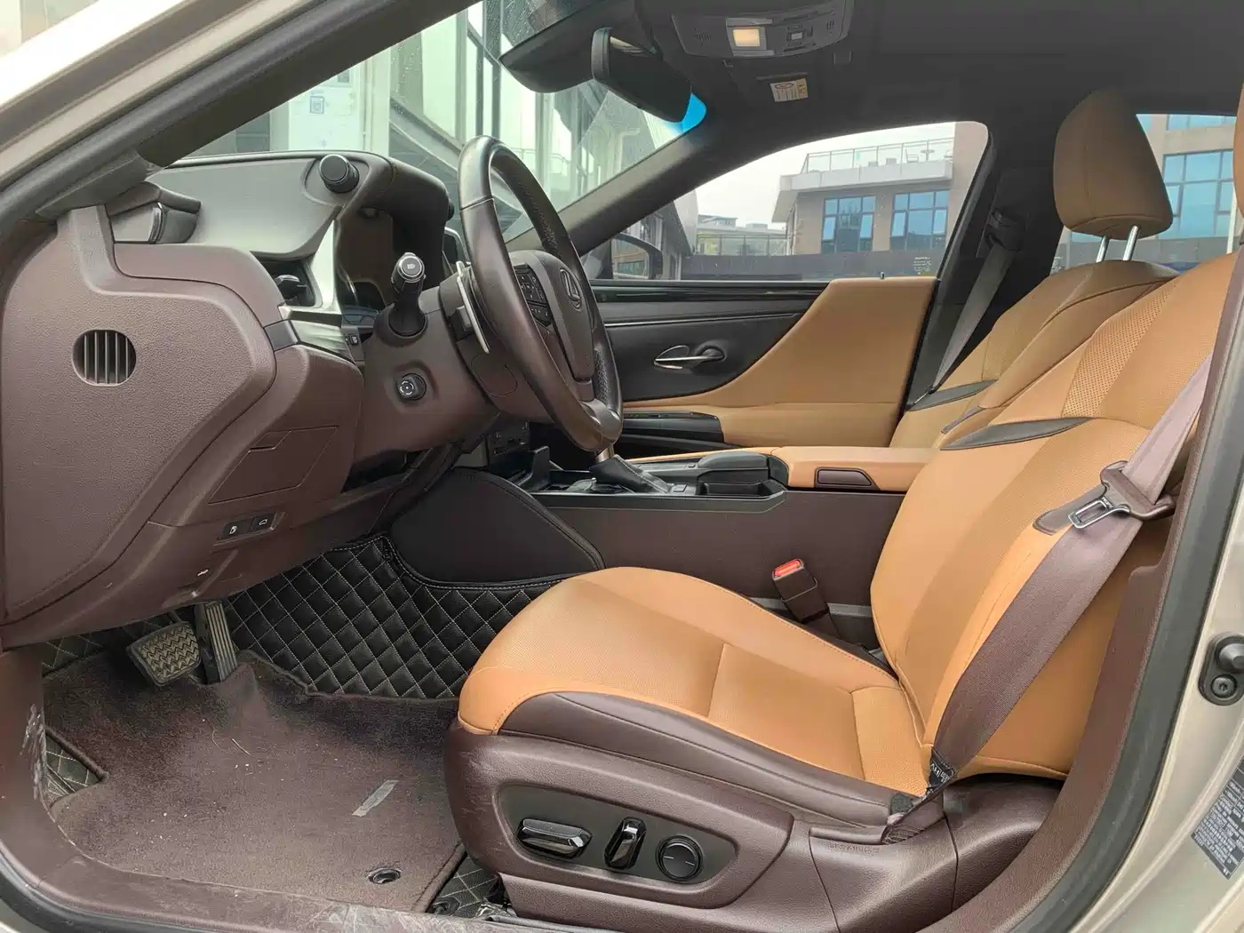 Фото 5 - Lexus ES