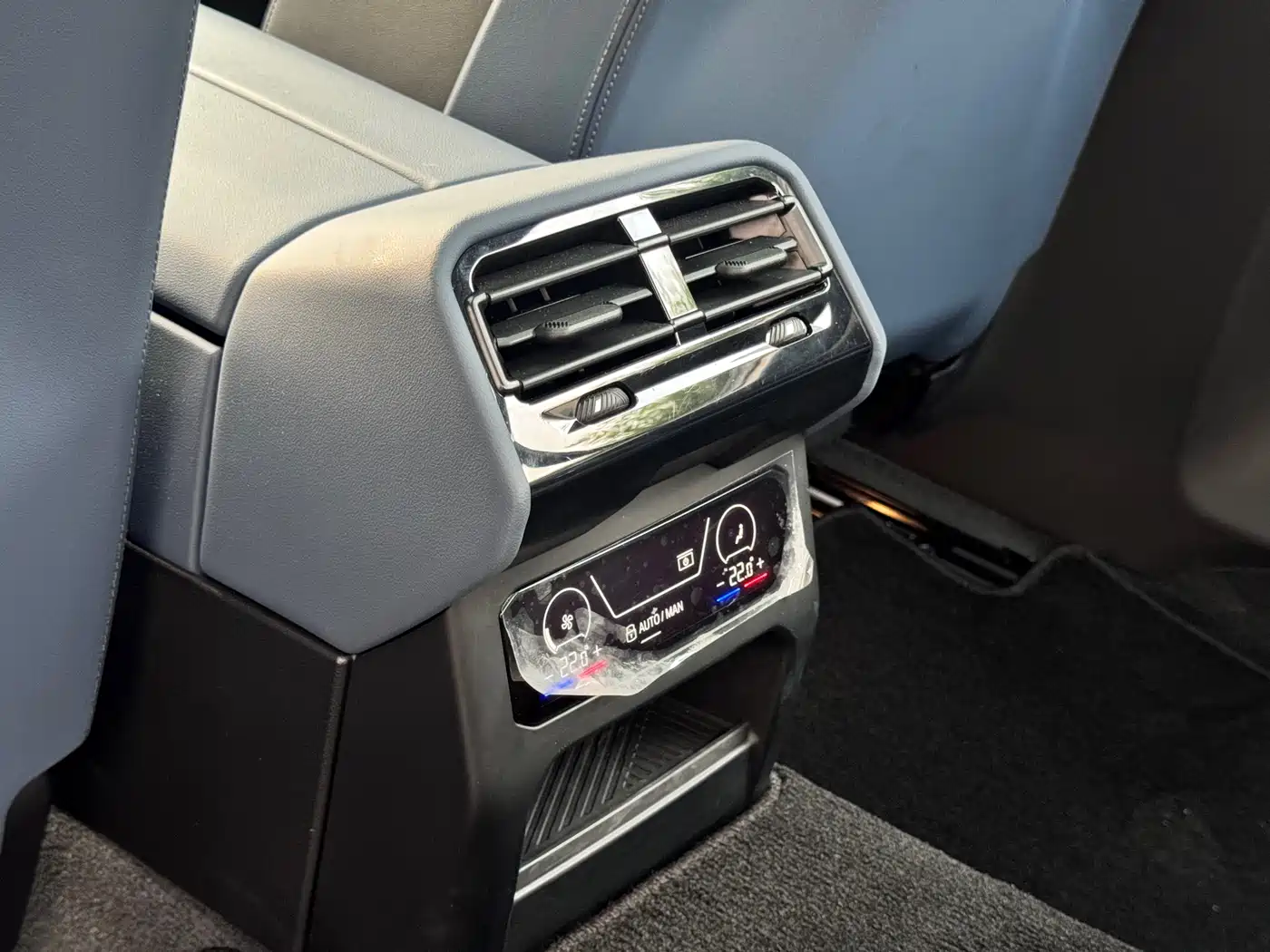 BMW 5 Series 2025 530Li Premium M Sport Package фото 24