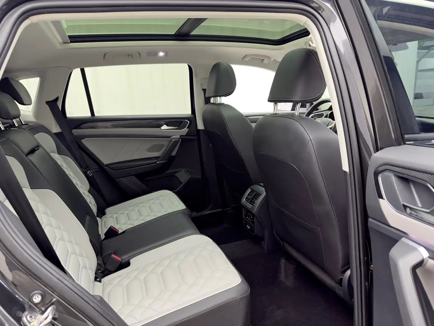 Volkswagen Tayron 2023 280TSI 2WD Luxury Plus Advanced Edition фото 15
