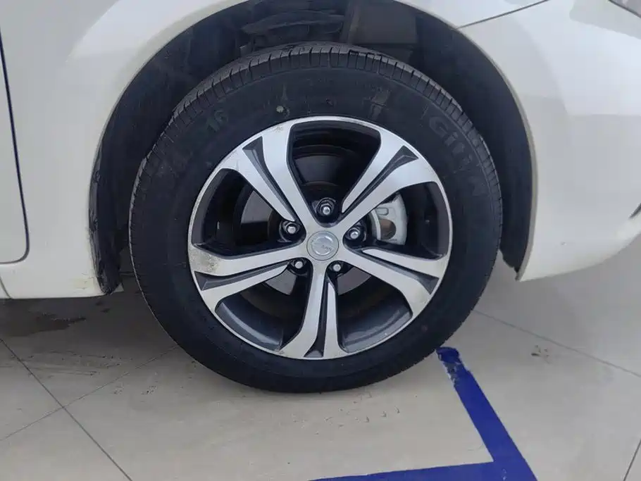 Фото 6 - Nissan Tiida