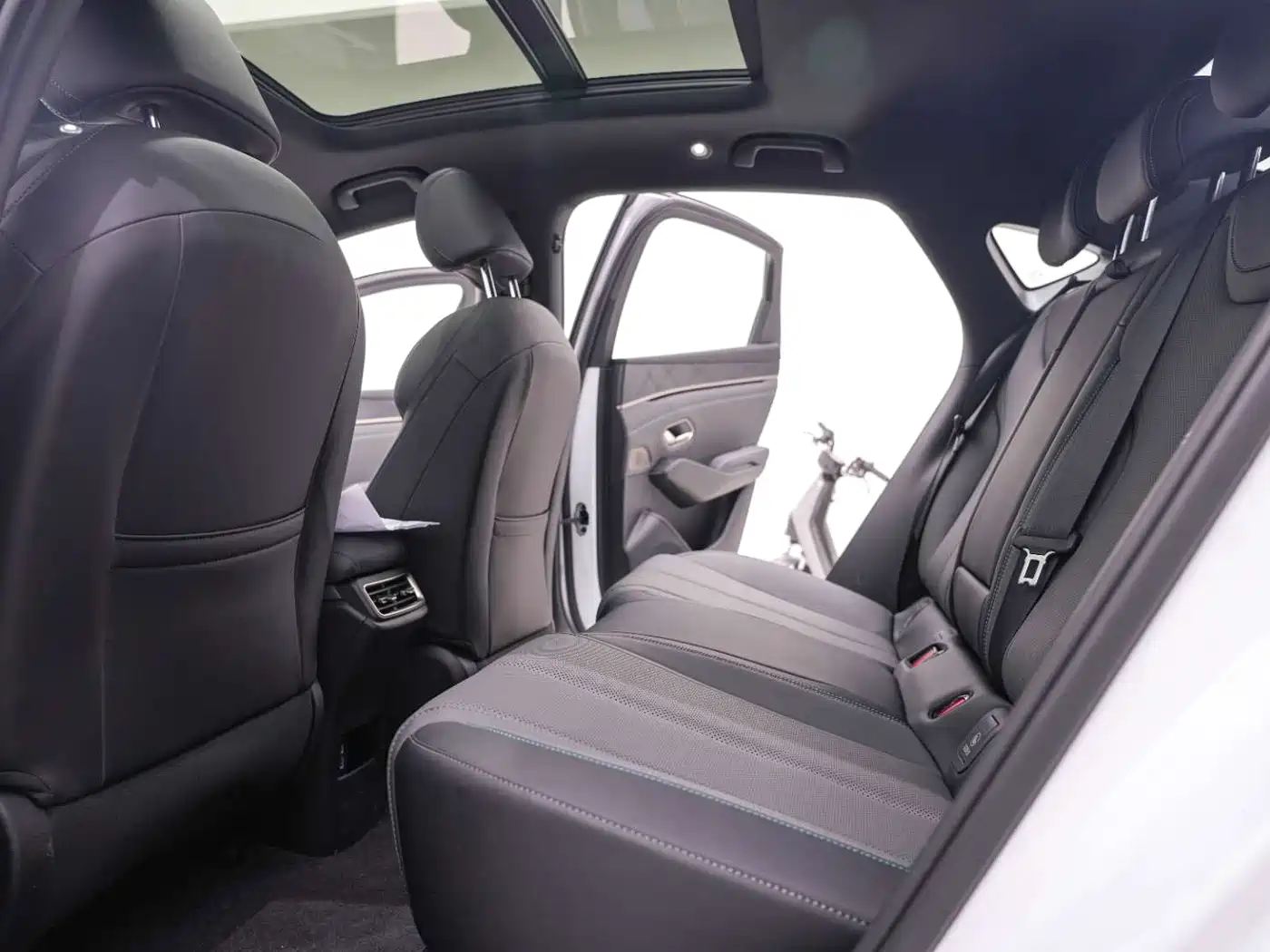 BYD Qin L 2025 DM-i Smart Drive Edition 120KM Surpassing фото 23