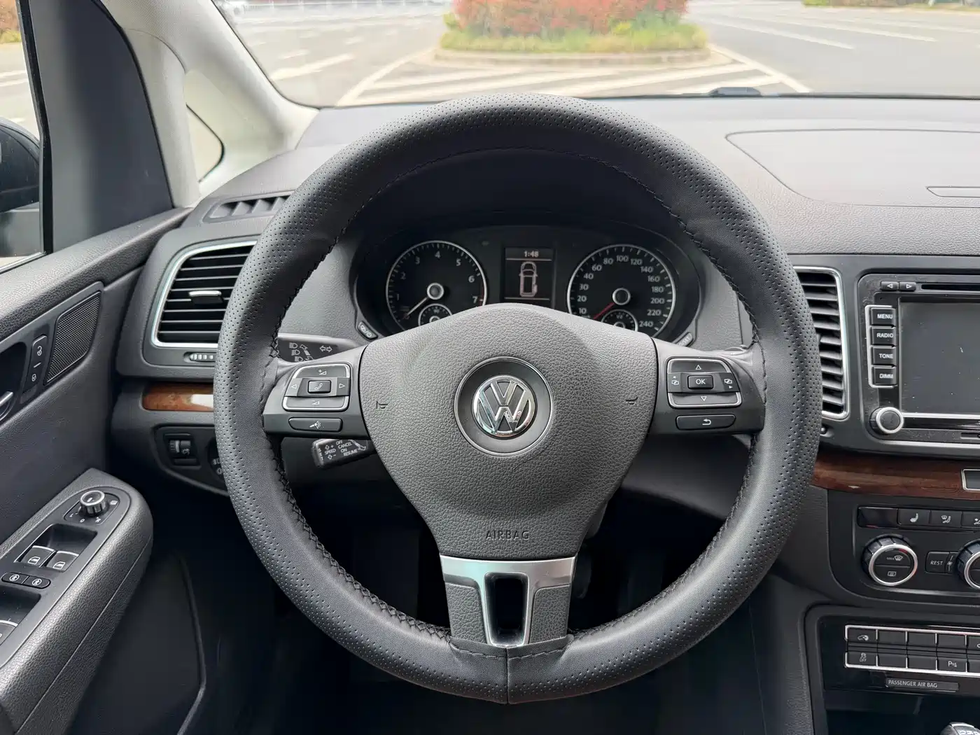 Volkswagen Sharan 2013 2.0TSI Comfort фото 8