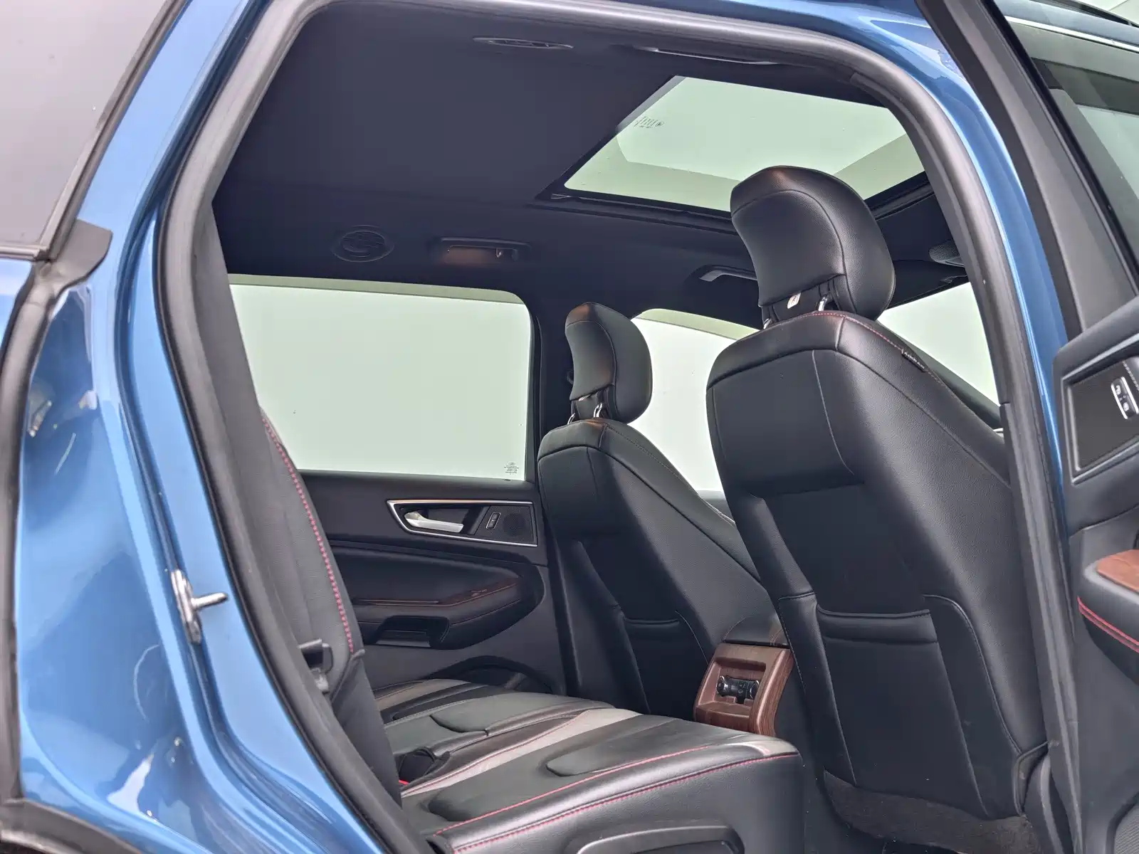 Фото 11 - Ford Edge