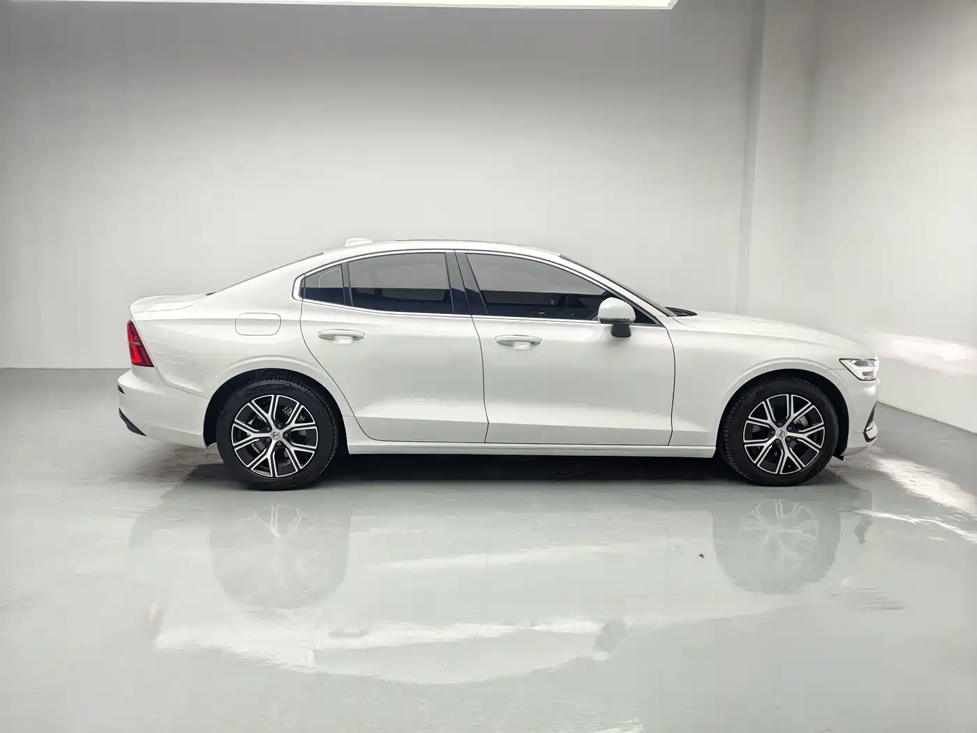 Volvo S60 2024 2025 B4 Smart Luxury Edition