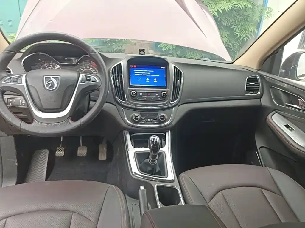 Baojun 560 2017 2016 1.5T Manual Luxury