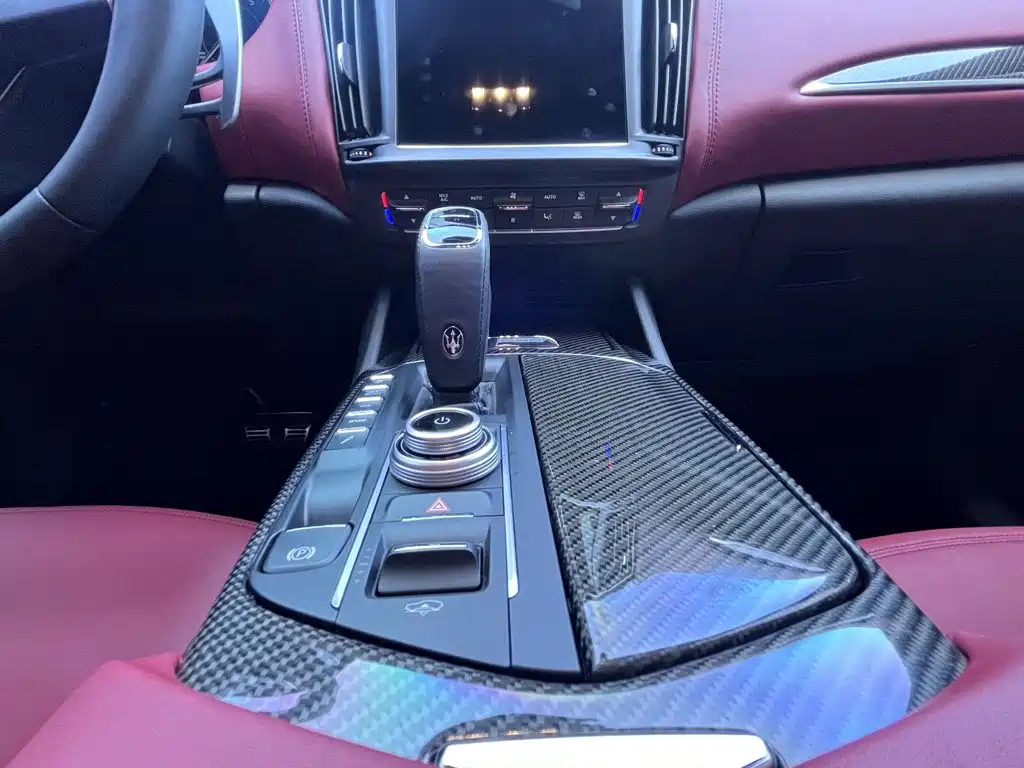 Photo 5 - Maserati Levante
