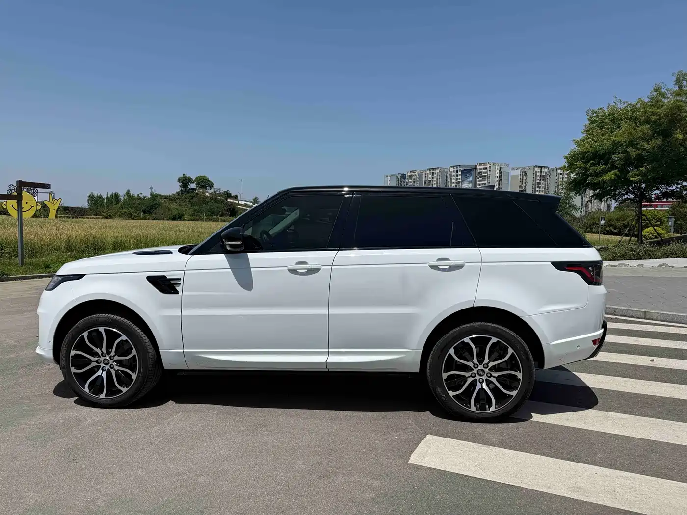 Land Rover Range Rover Sport 2021 3.0 L6 Gloss Black Edition фото 8