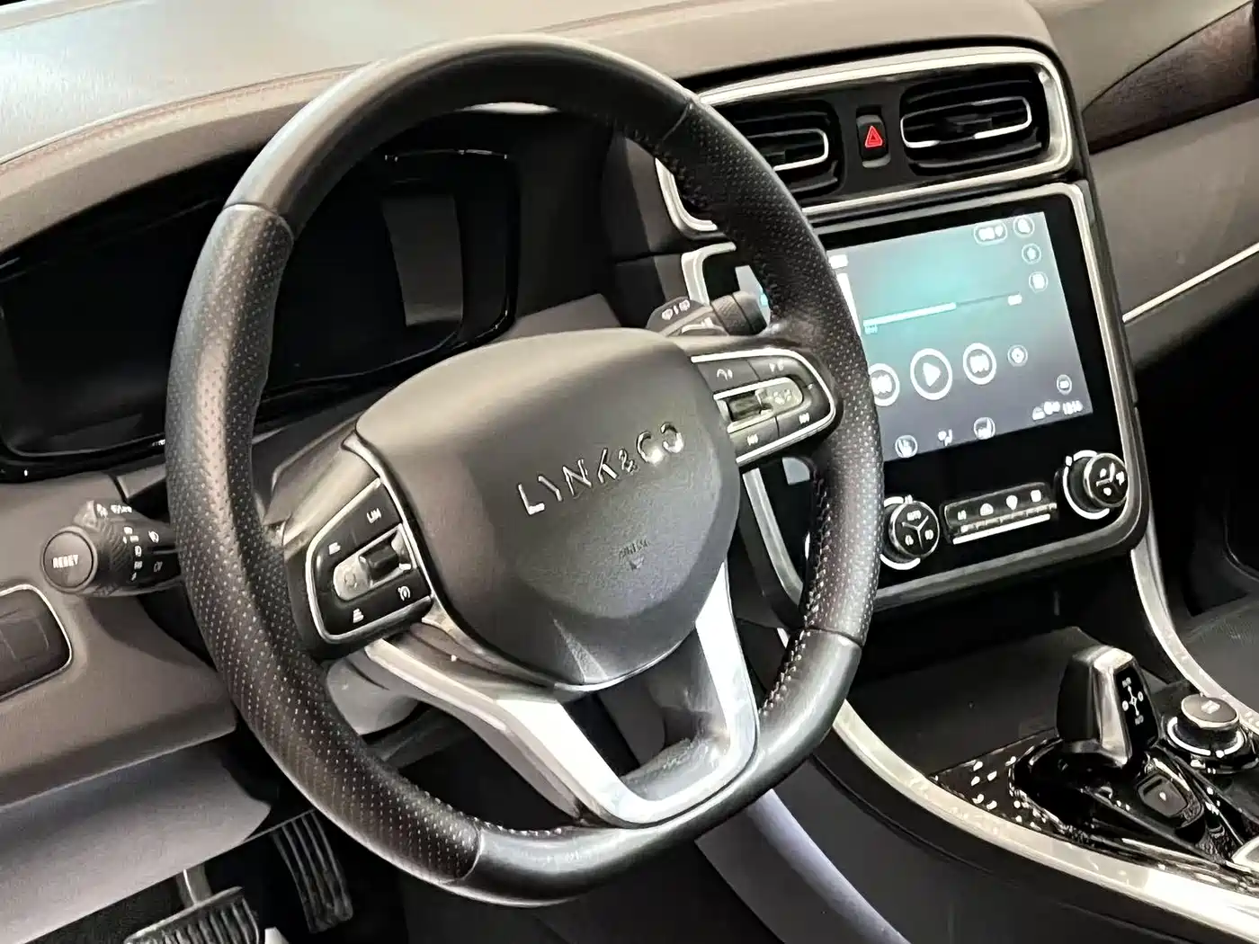 Lynk & Co 01 2017 2.0T AWD Pro фото 27