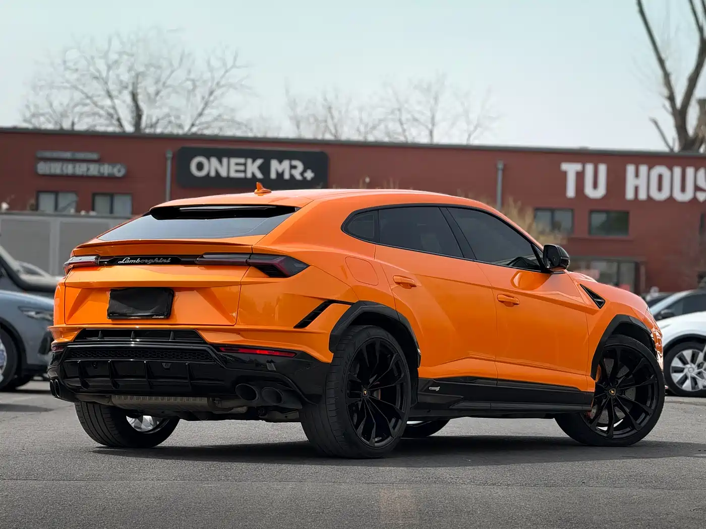 LAMBORGHINI URUS