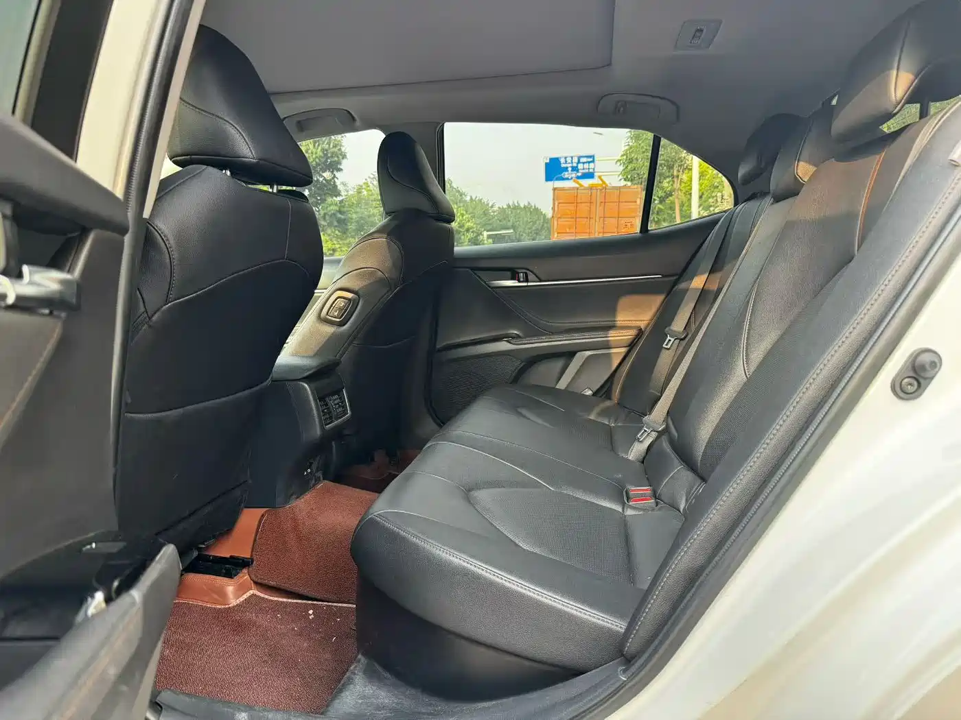 Toyota Camry 2021 Hybrid 2.5HG Luxury Edition фото 6